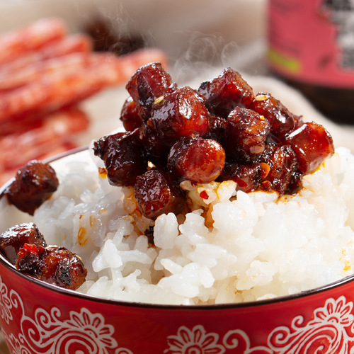 Yi Family Origin Factory Wholesale Side Dish Mixed Rice Sauce Student Seasoning Sauce Spicy Flavor Cantonese Preserved Meat Sauce 160g