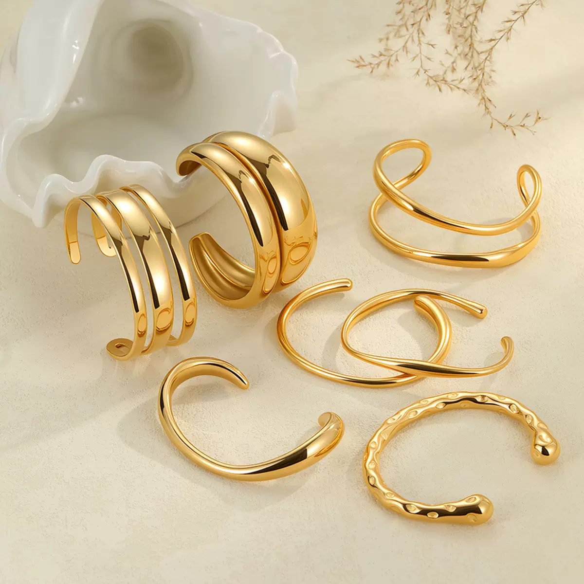 跨境新品复古不锈钢手饰女百搭款高级感时尚不规则锤纹手镯不掉色