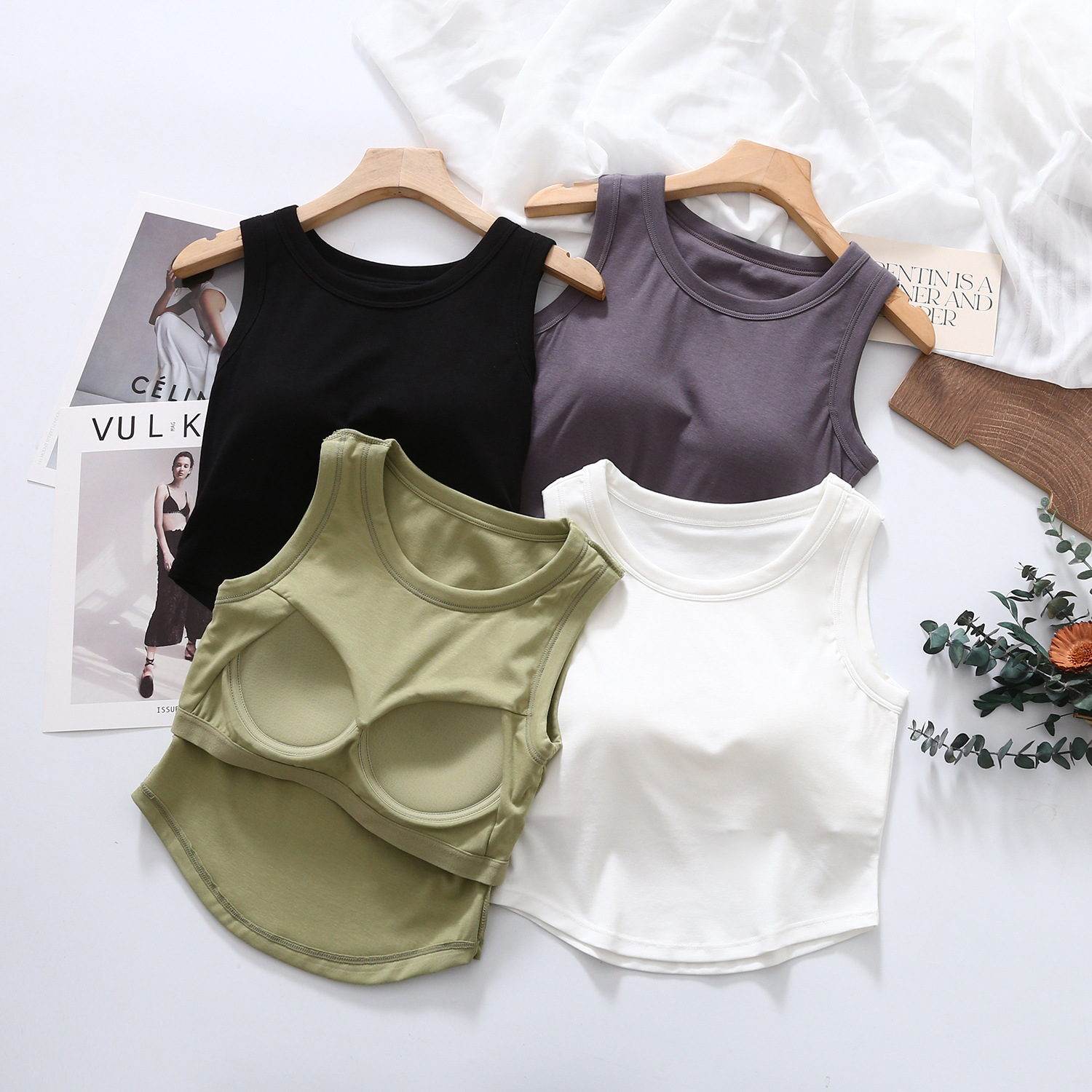 Short top with cups
