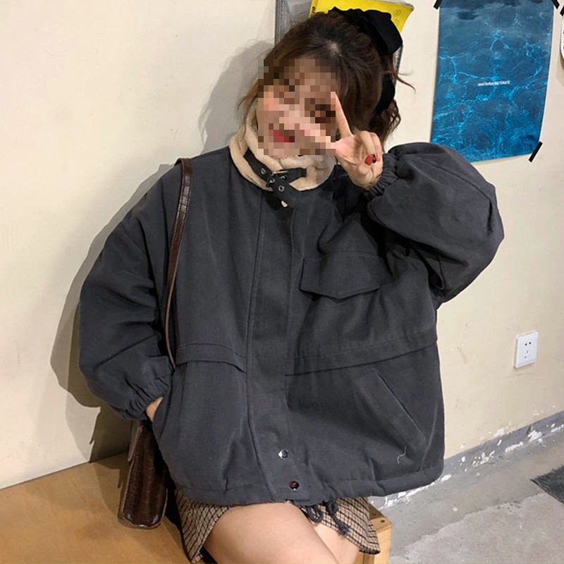 짙은 회색