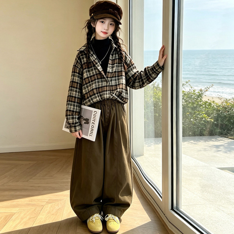 Girls' plaid shirt, base shirt, long-sleeve set, loose-fitting slimming wide-leg pants, children's autumn three-piece outfit Girls' plaid shirt, base shirt, long-sleeve set, loose-fitting slimming wide-leg pants, children's autumn three-piece outfit