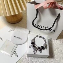 �˼��L��*���Tʿ���CŮȫ�׶Y�а��b������C����ٴ��ļ��Ʒ��