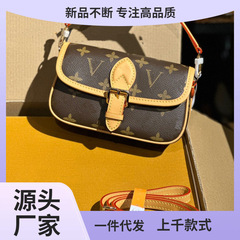 Donkey's 新しいミニバゲットバッグクラシックプリントレディースクロスボディバッグショルダーバッグ脇の下バッグライトラグジュアリー