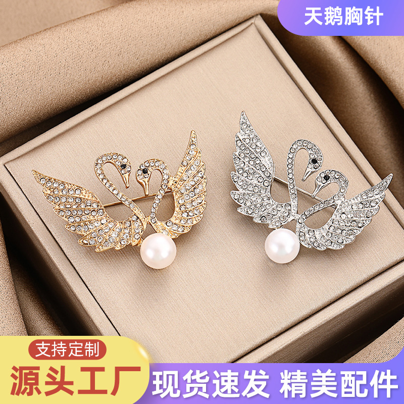 High-End Swan Brooch for Women, Versatile Brooch, Fashionable and Personalized Corsage, Korean Style, Simple and Anti-Exposure Accessory