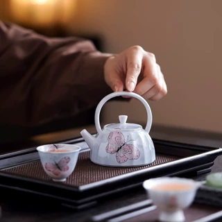 手绘粉蝶提梁壶家用中式陶瓷泡茶壶单壶内置滤网喝茶壶功夫茶具