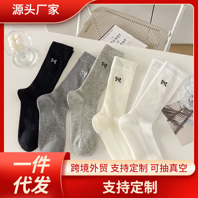 靴下の女性の青春の活力の中で筒の短い筒の靴下のシンプルな積み重ねの靴下の新型の高いストッキングの四季のスポーツの靴下|undefined