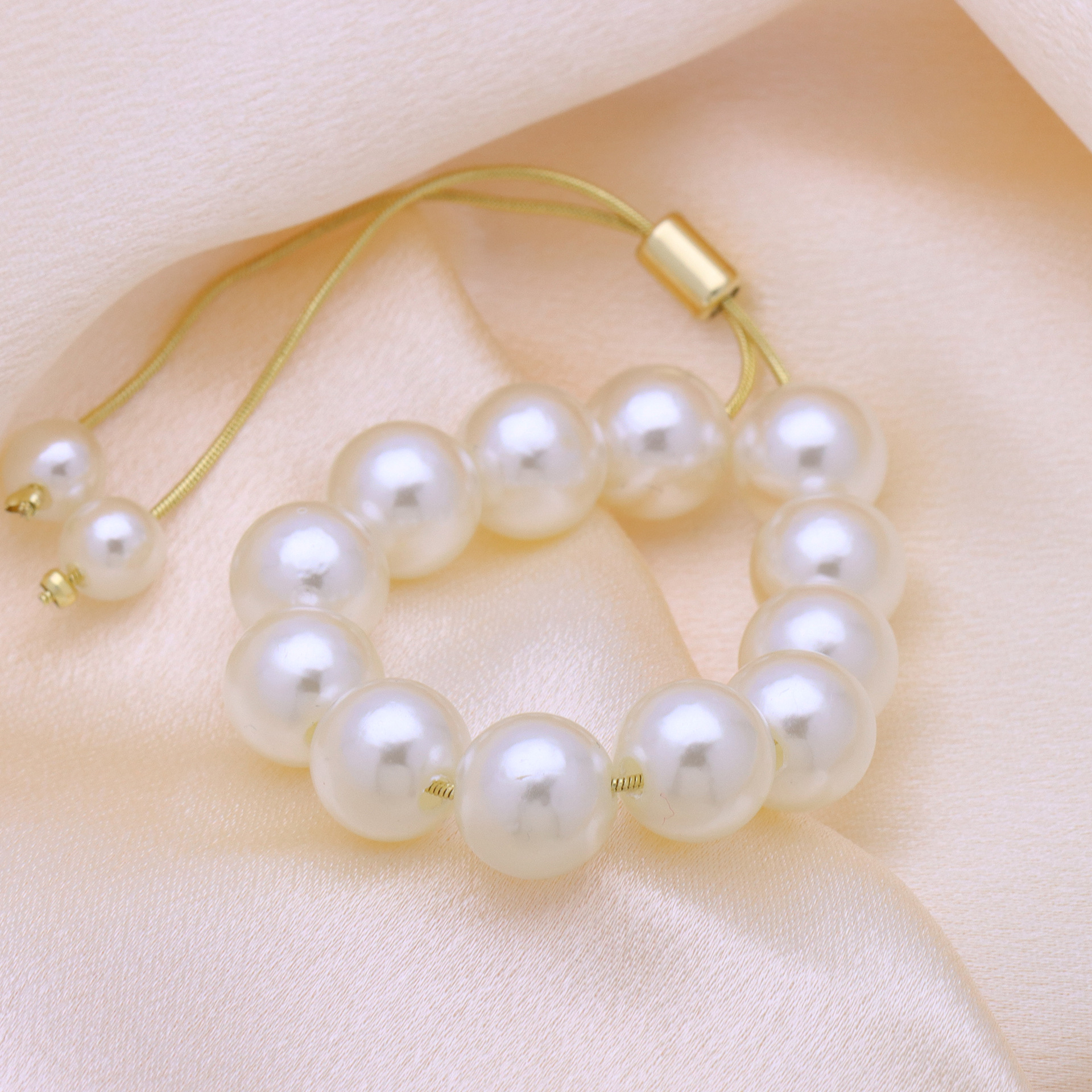 20g Weight Bracelets Classification 1 Piece Quantity Holiday, Daily Occasion Imitation Pearl, Brass Material Round Pattern Women's Gender Beaded Design Simple Style, Classic Style Style Simple Style Classic Style Round Imitation Pearl Brass Wholesale Bracelets 3