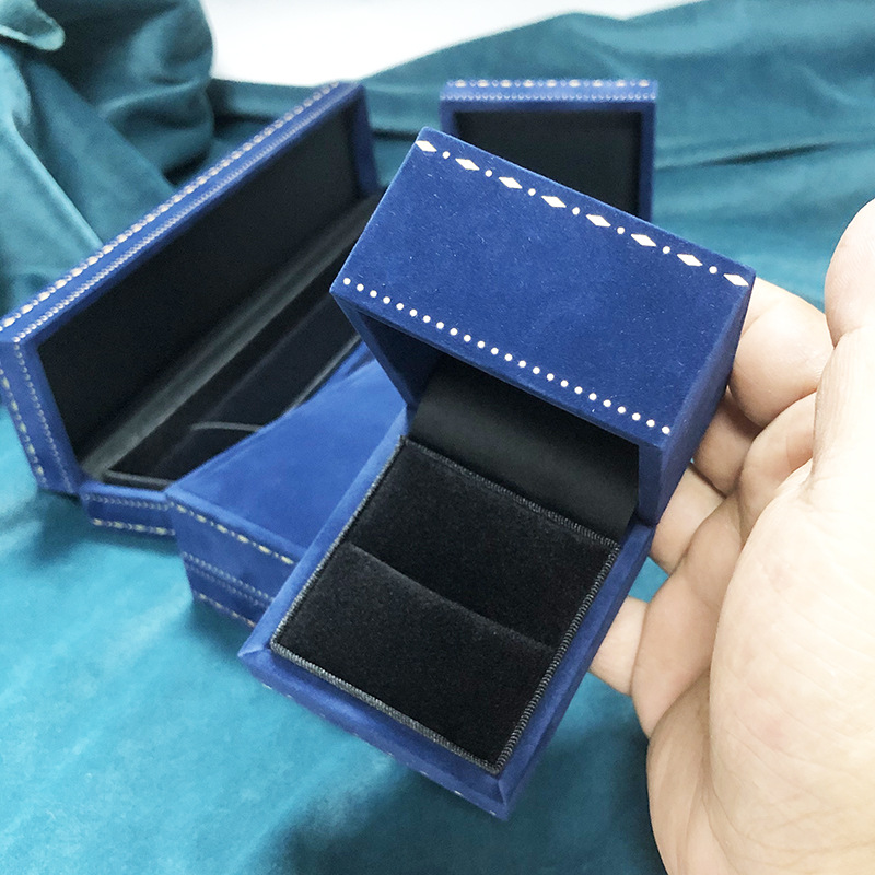 新しい厚い直角の凸のフランネルのアクセサリーの箱のファッションの宝石のアクセサリーのネックレスの収納箱のプリントの箱