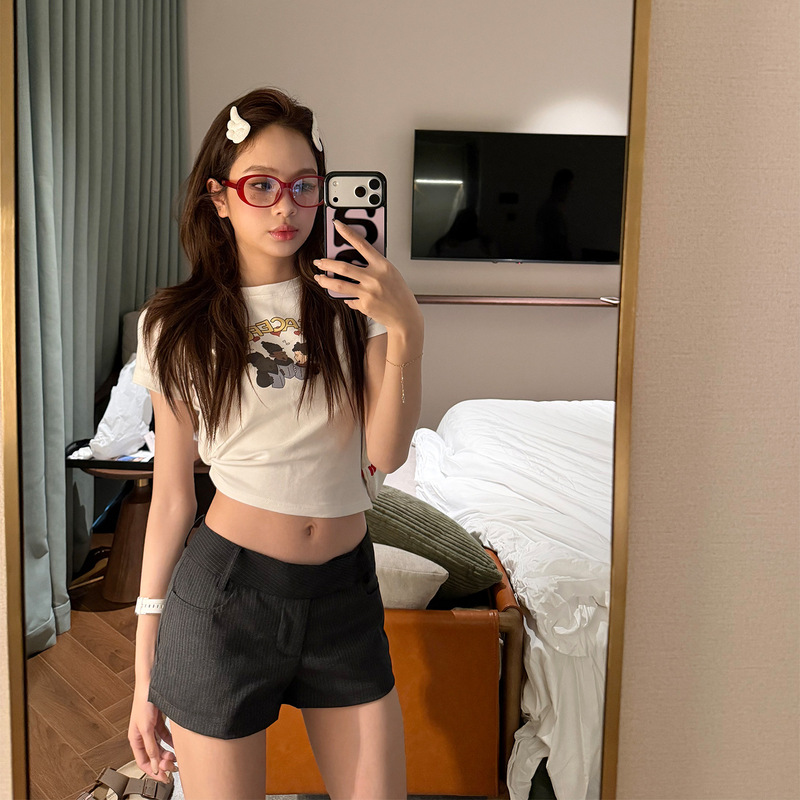 Trendy Striped Suit Shorts for Women, 2026 Summer New Low-Waist A-Line Slimming Casual Versatile Hip-Hugging Hot Pants