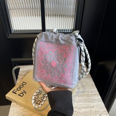 カシューナッツの花柄のナイロン製バッグ、女性用クロスボディバッグ、夏の個性的な刺繍入りバケットバッグ、刺繍入りクロスボディバッグ