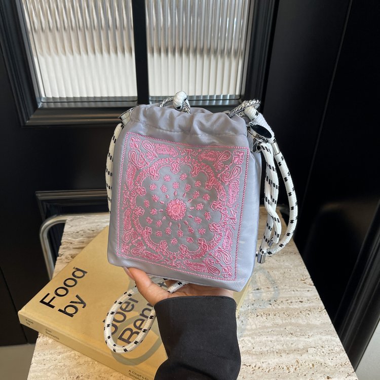 カシューナッツの花柄のナイロン製バッグ、女性用クロスボディバッグ、夏の個性的な刺繍入りバケットバッグ、刺繍入りクロスボディバッグ|undefined