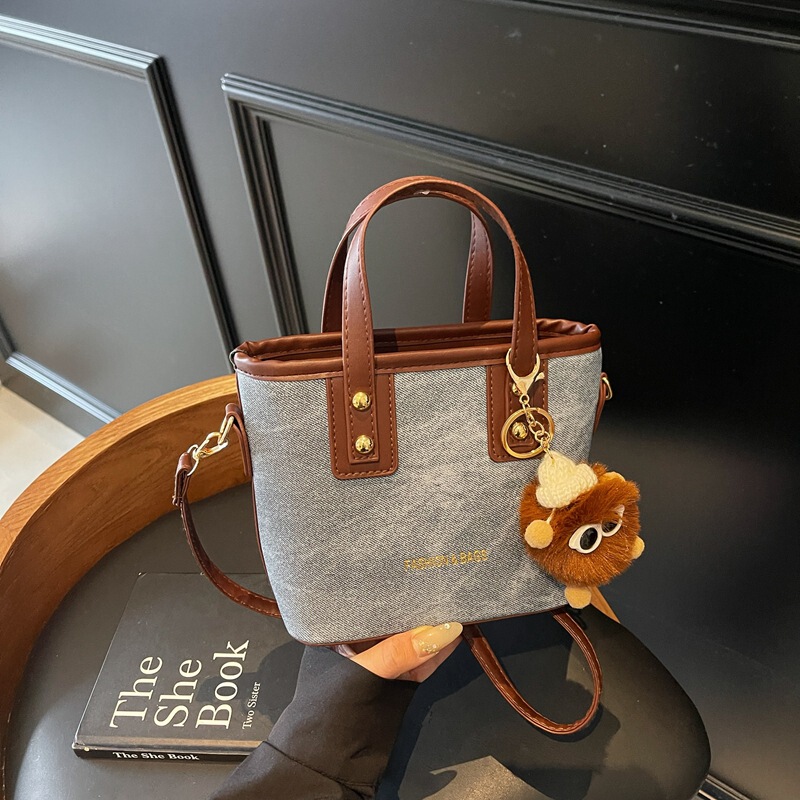 Niche Fashion Handbags for Women 2025 New Work and Work Clothing Small Square Bag Casual Versatile Contrasting Color Shoulder Bag