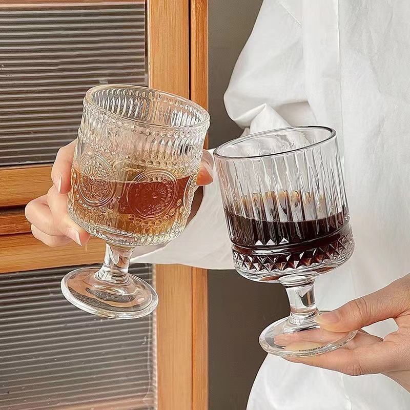 Taza de vidrio de pie alto a rayas verticales vintage taza de helado estilo ins diseño sensación bebida taza de jugo taza de vidrio de café