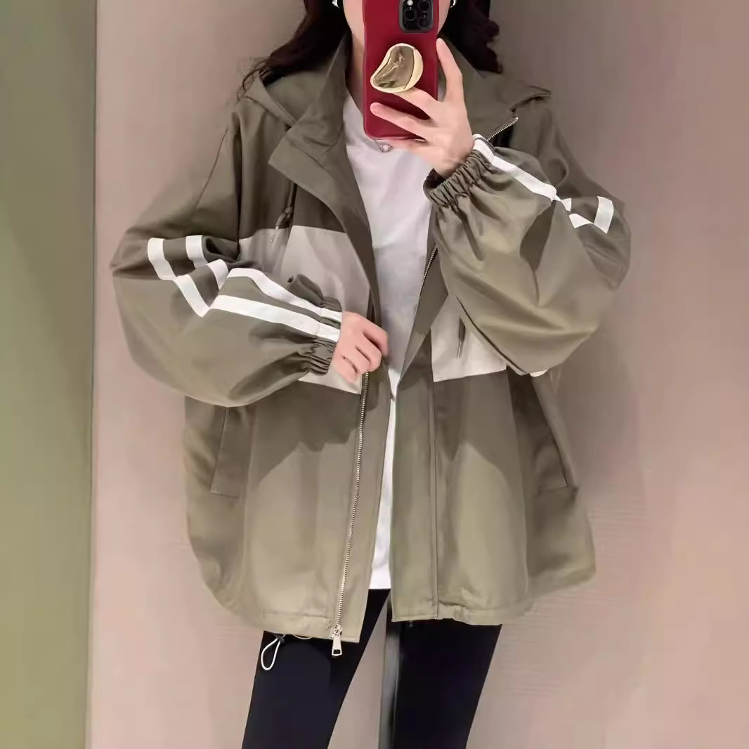大码批发春秋新款连帽冲锋衣外套女休闲大码慵懒风运动棒球服上衣