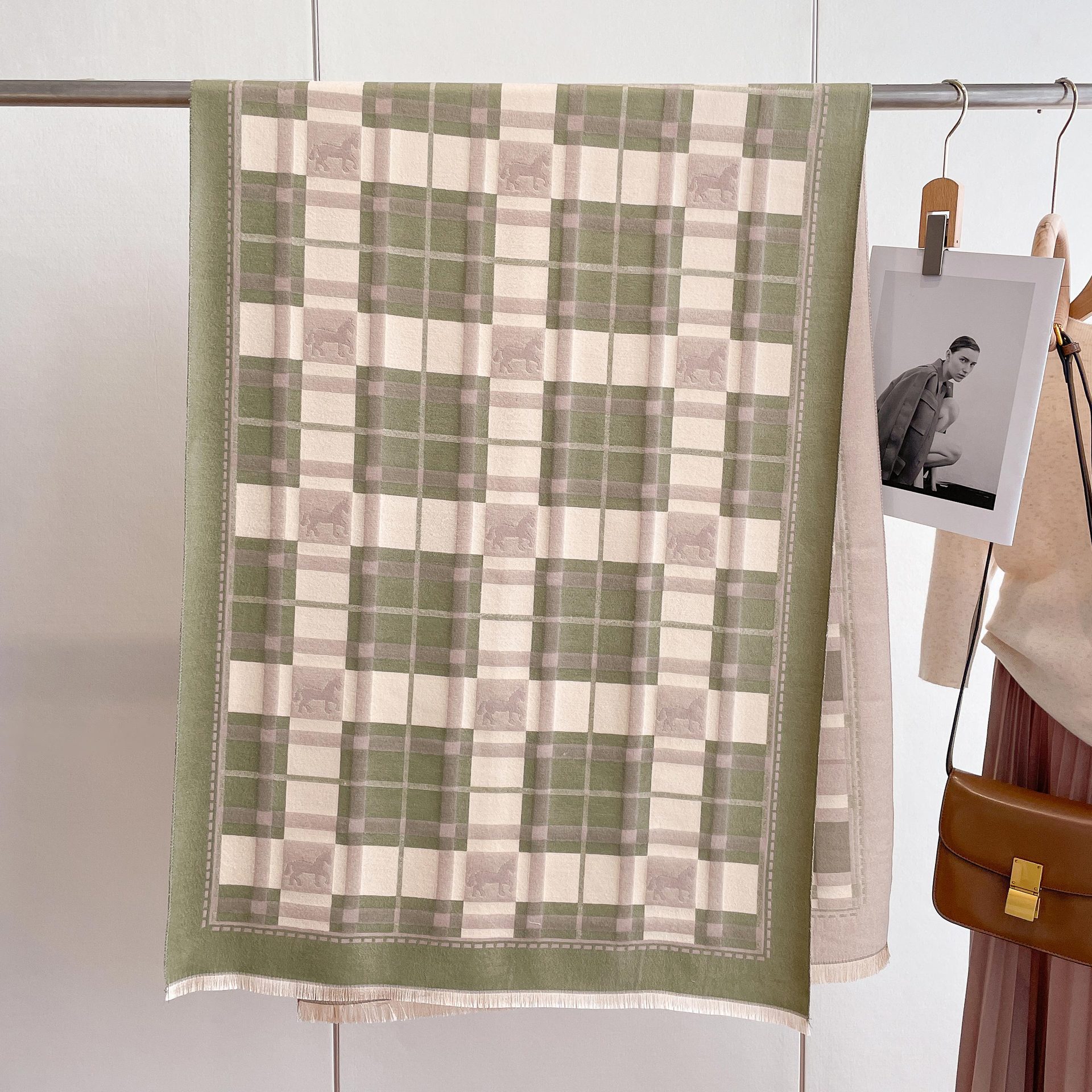 Estilo coreano pony moda estilo occidental Luz de lujo a cuadros de doble cara bufanda impresa de las mujeres otoño e invierno cálido chal engrosado bufanda