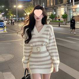 撞色领条纹长袖针织连衣裙女秋季千金名媛感毛衣短裙子