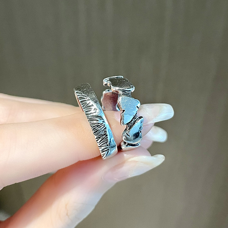 Minimalistische, unregelmäßige, stapelbare Herrenringe mit Struktur und offener Öffnung – trendig und cool im Retro-Stil. Vielseitig einsetzbar für den Zeigefinger._voghion.com