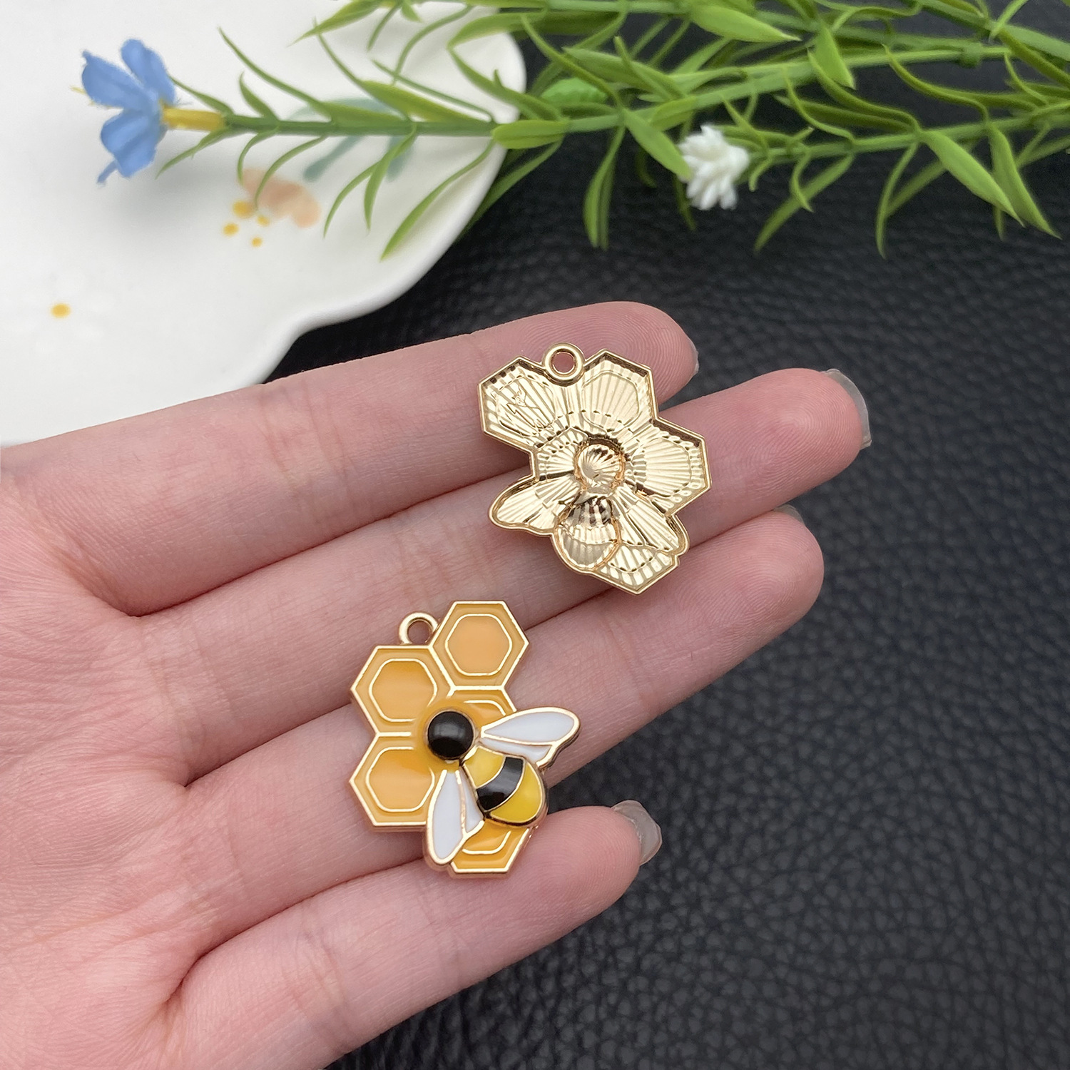 21159-XP-滴油黄色锌合金蜜蜂蜂巢25x21mm-2.