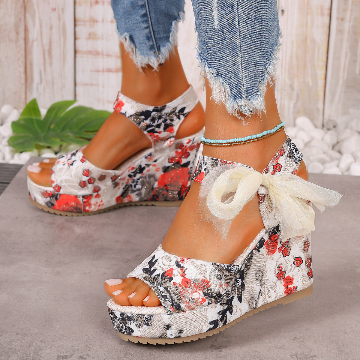 Estilo familiar famoso pendiente pintada con suela gruesa sandalias redondas para mujeres 2024 nuevo comercio exterior sandalias romanas grandes fuera