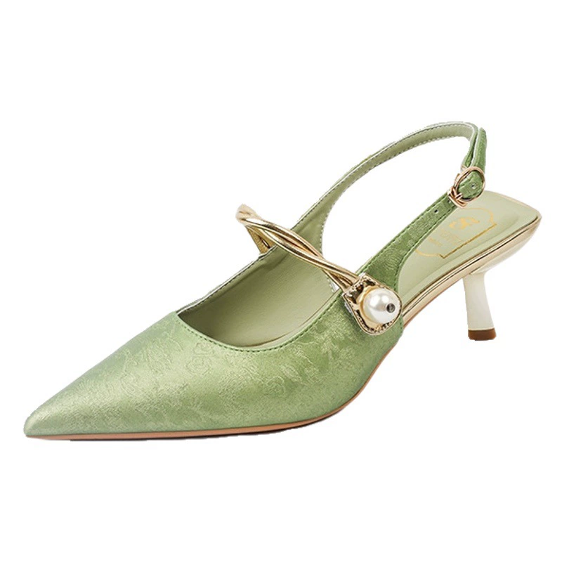 Спотовая фабрика напрямую поставит новую китайскую национальную обувь на высоком каблуке