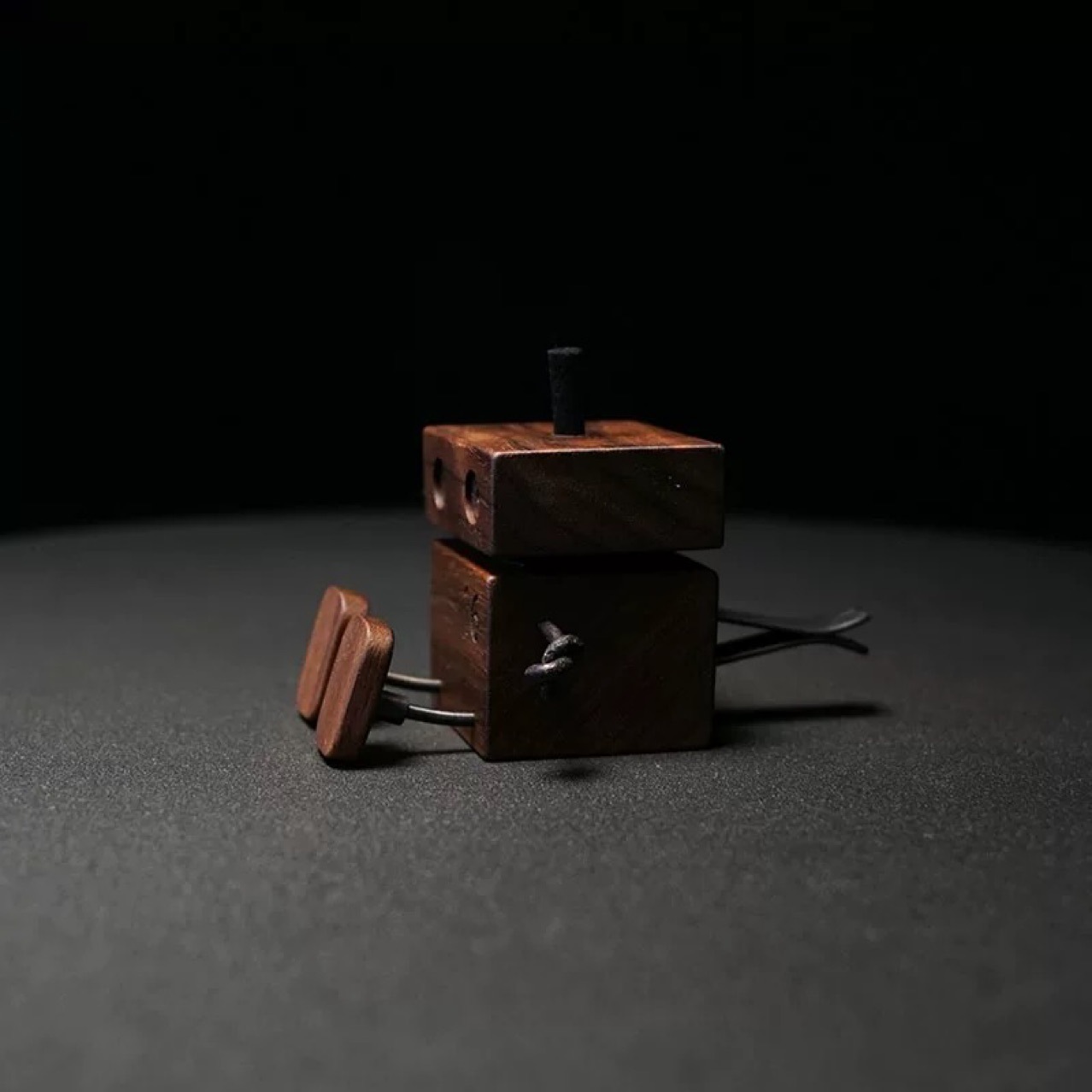 Aromatería de coche de troncos reciclables, fragancia ligera de larga duración, sensación de alta calidad, decoración de coche, decoración de piernas temblorosas