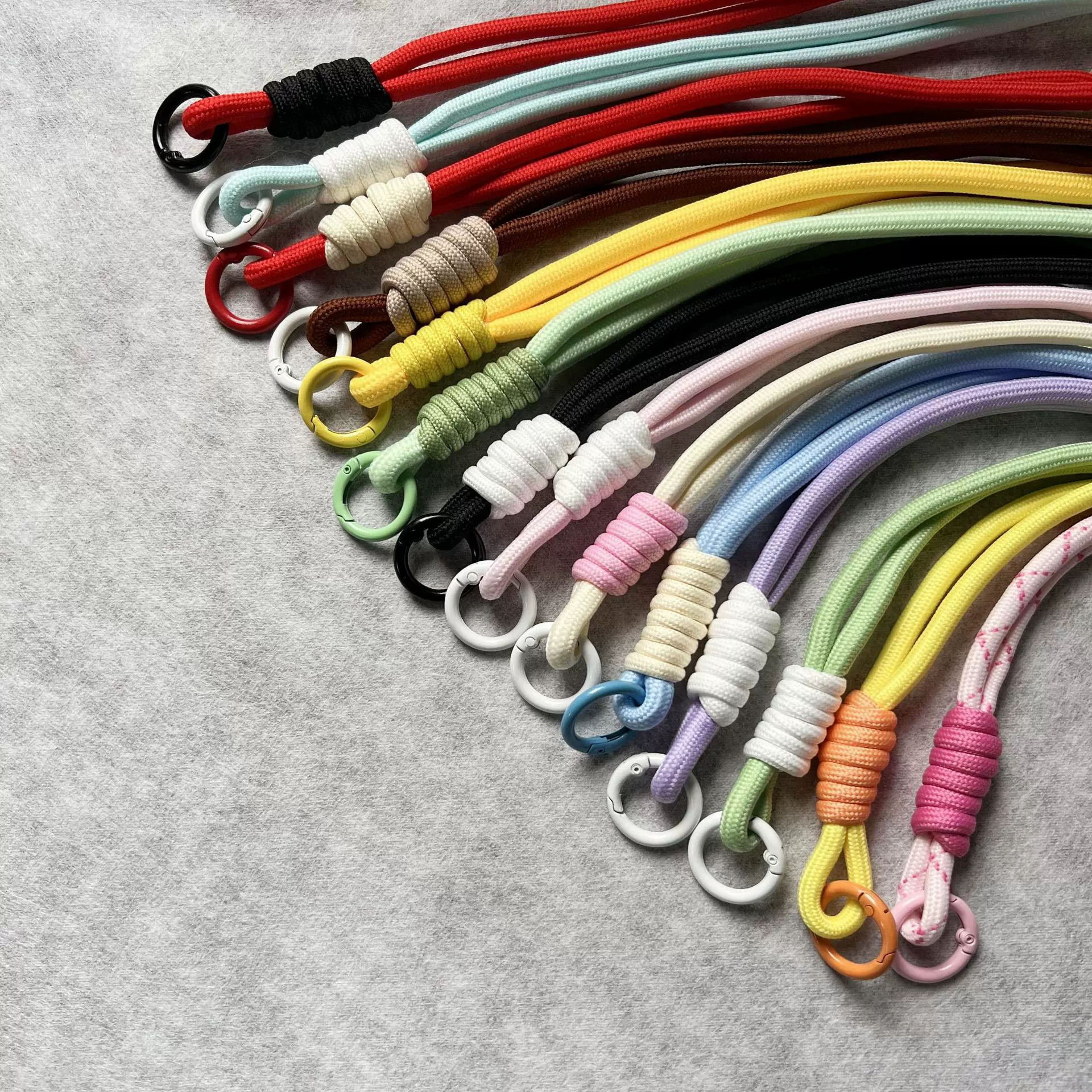 新款个性简约清新拼色卷头长绳手机壳饰品斜挎挂绳潮包水壶挂绳