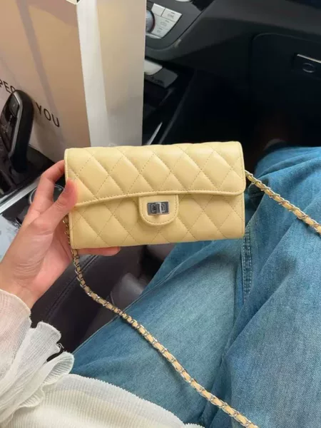 Exquisite Chanel Style Chain Messenger Bag 2025 Spring and Summer New High-grade All-match Shoulder Crossbody Lock Small Square Bag for Women