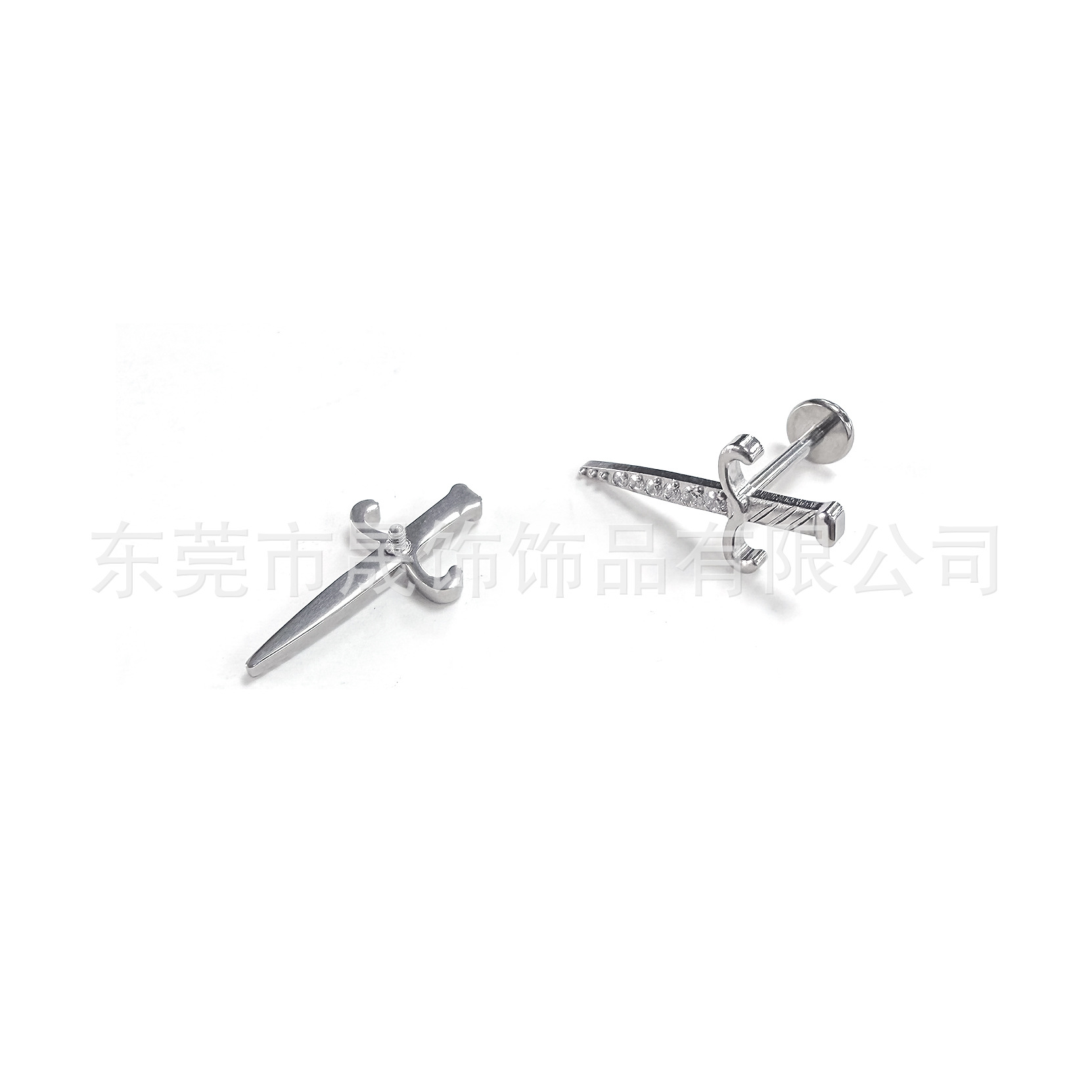 F136钛合金十字宝剑耳钉镶5A锆石匕首耳骨钉G23钛内螺纹穿刺饰品