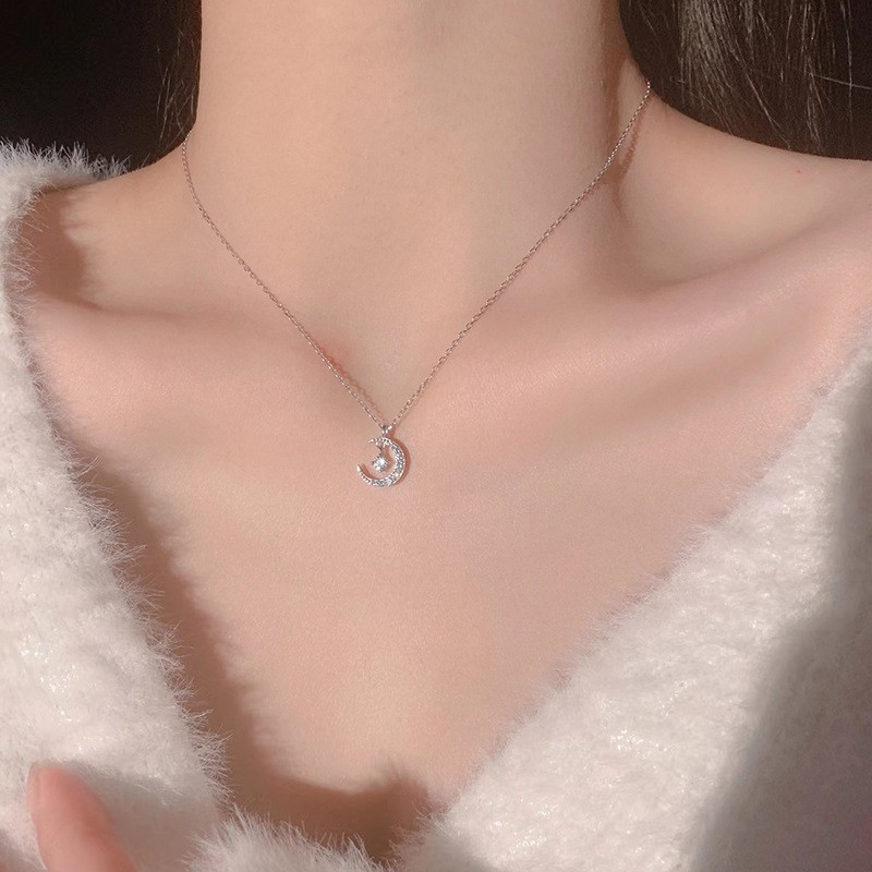 Collar de luna Colgante de circón de acero de titanio de alta calidad de lujo ligero femenino 2024 verano sin decoloración cadena de clavícula joyería al por mayor