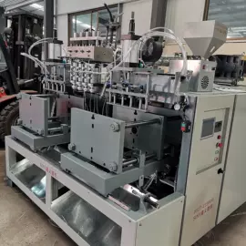 塑料吹塑机