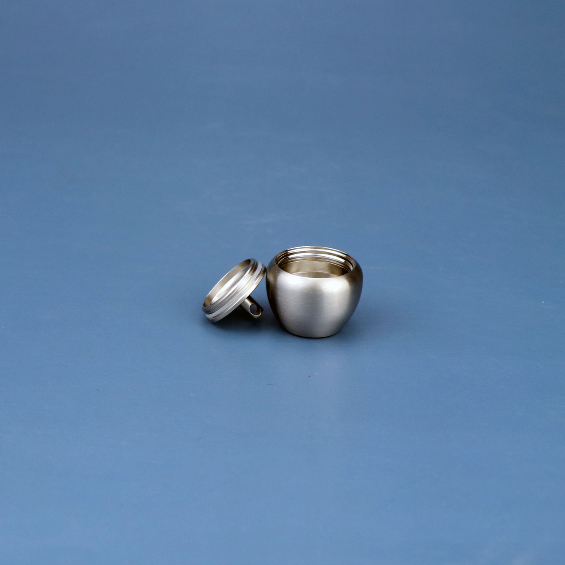 Mini caja de Medicina de tarro de almacenamiento a prueba de polvo de tamaño pequeño Botella de medicina pequeña sellada a prueba de humedad de acero inoxidable botella de almacenamiento creativa portátil