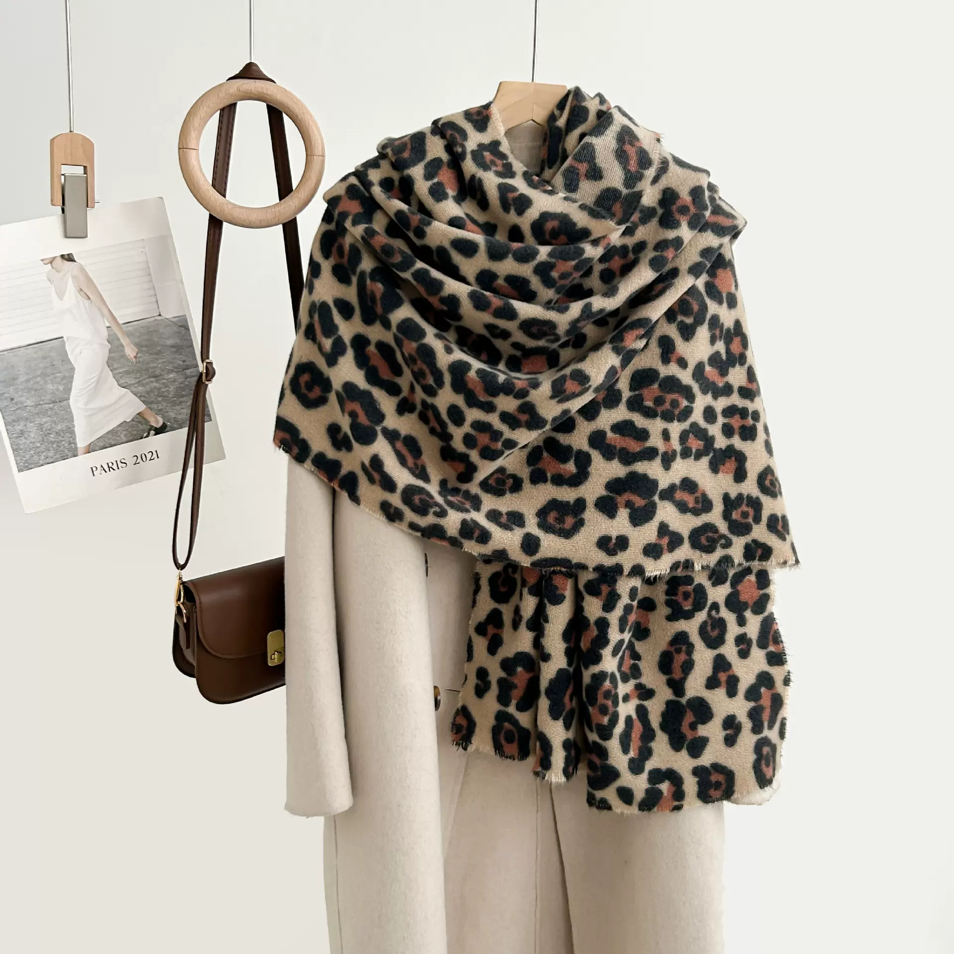 欧美时尚高级感豹纹围巾秋冬女现代个性野性美气质仿羊绒保暖披肩