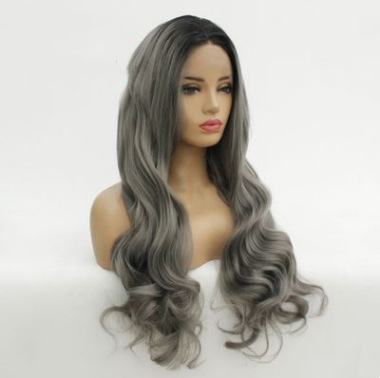 Europa y América Gradiente gris oscuro ondulado pelucas de fibra química delantera encaje cubierta de cabeza media peluca tejida a mano LW0059