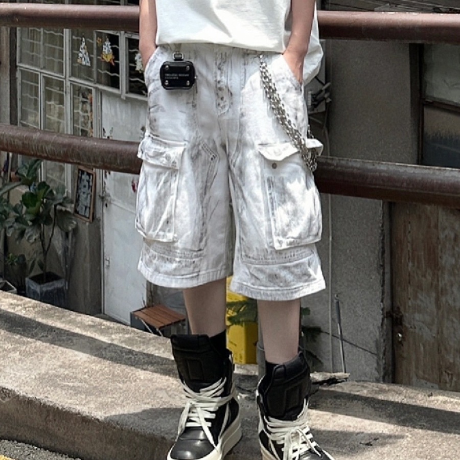 American Street Style White Distressed Workwear Denim Shorts for Men with Multi-Pocket Design, Loose Fit, Knee-Length Straight-Leg Shorts