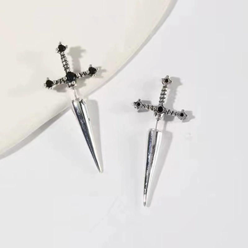 Серьги винтажные gothic, ретро крест с шипом и камнями «diamond», разные цвета
