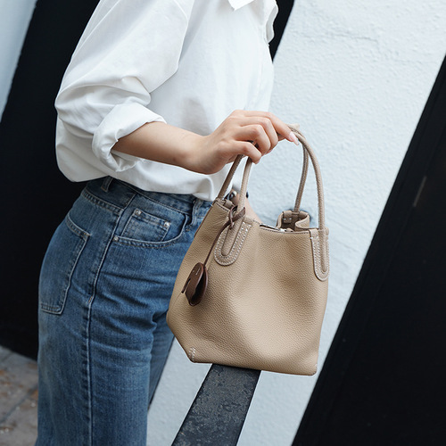 Spring women's bags, handbags, new vegetable baskets, high-end fashion portable cross-body leather bucket bags
