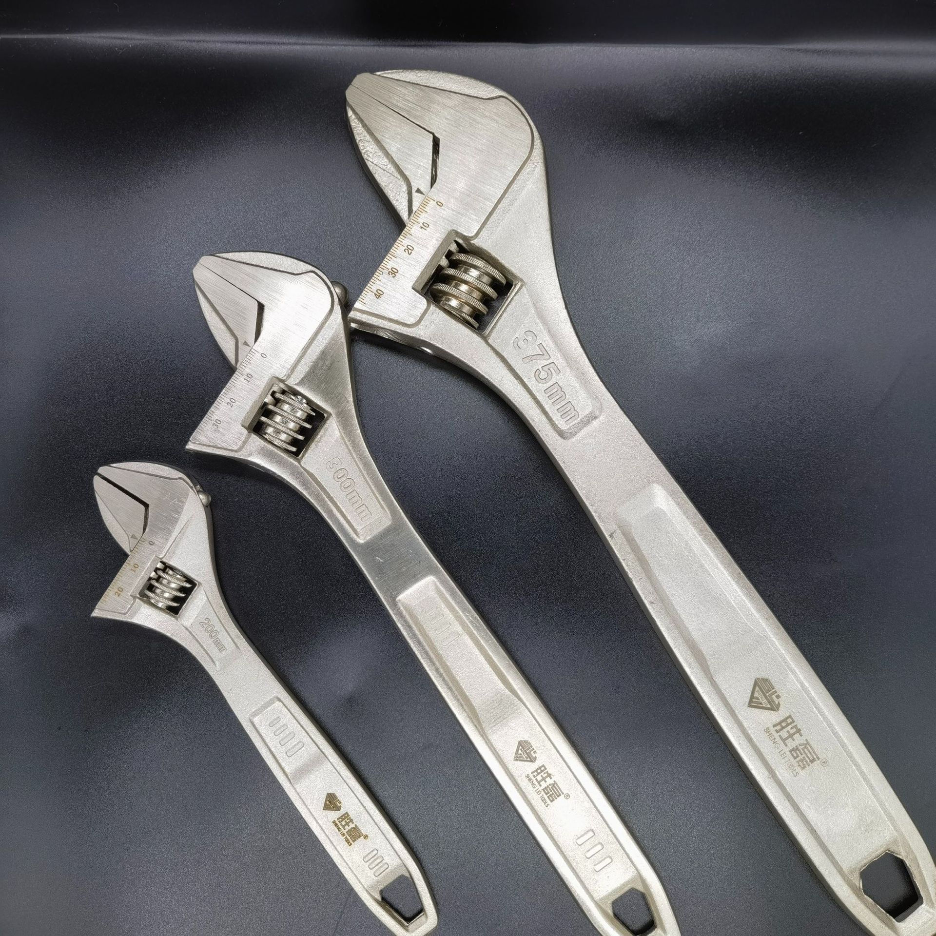 五金工具镀镍活口扳手批发 8寸10寸12寸15寸可调节多用活动扳手