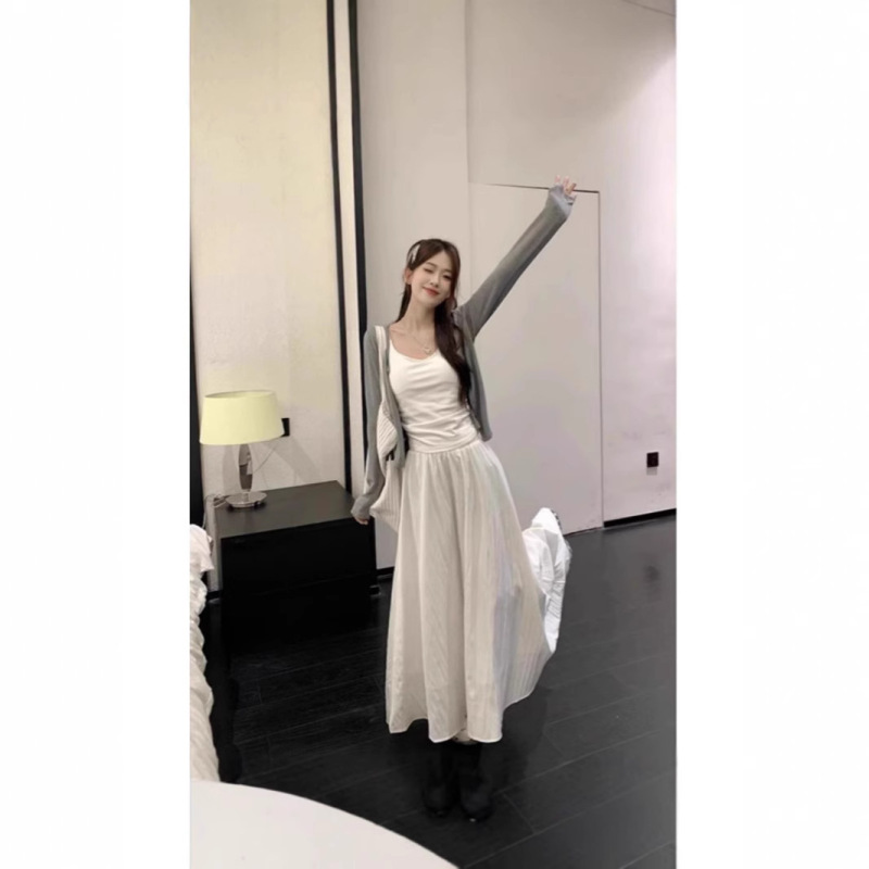 Casual Casual Versatile Gray Slim Slim Knitted Thin Wool Cardigan Long-Sleeved Women's 2025 Early Spring Lazy Feeling Casual Casual Versatile Gray Slim Slim Knitted Thin Wool Cardigan Long-Sleeved Women's 2025 Early Spring Lazy Feeling