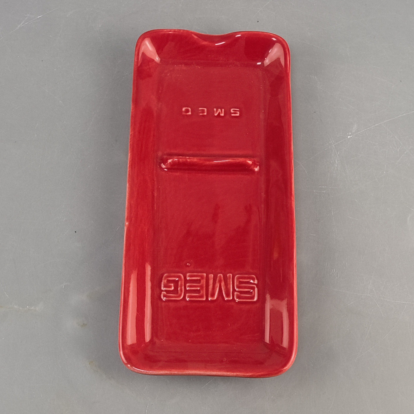 Creatividad transfronteriza simple relieve cerámica inglesa roja cuchara de cerámica doméstica artesanía de cerámica de alto valor visual