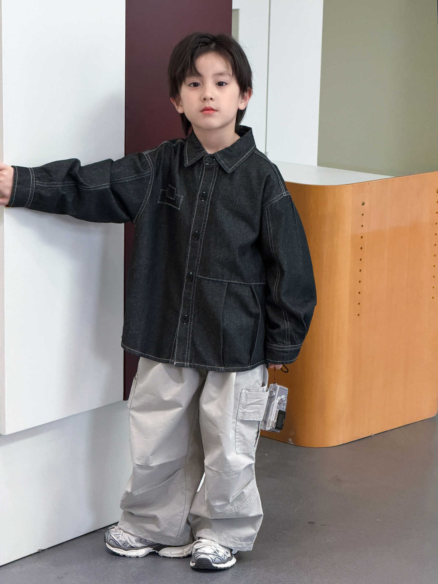 Camisas de vaqueros para niños camisas de manga larga primavera y otoño 2026 primavera nueva chaqueta de niño pequeño chaqueta casual