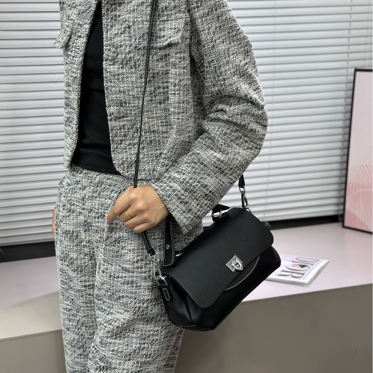 2025 Spring Top Grain Cowhide Leather Women's Handbag Shoulder Crossbody Bag Underarm Bag Genuine Leather Purse - Thumbnail 2