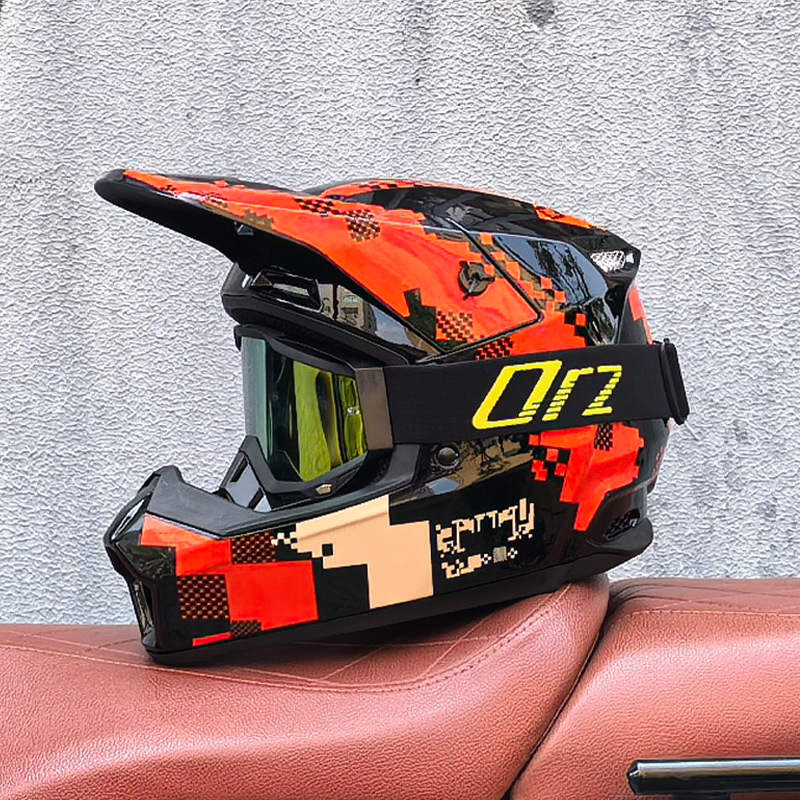 Casco todoterreno Casco de coche eléctrico Casco de rally para hombres y mujeres Casco de batería de descenso de velocidad de bicicleta de montaña Casco completo ORZ