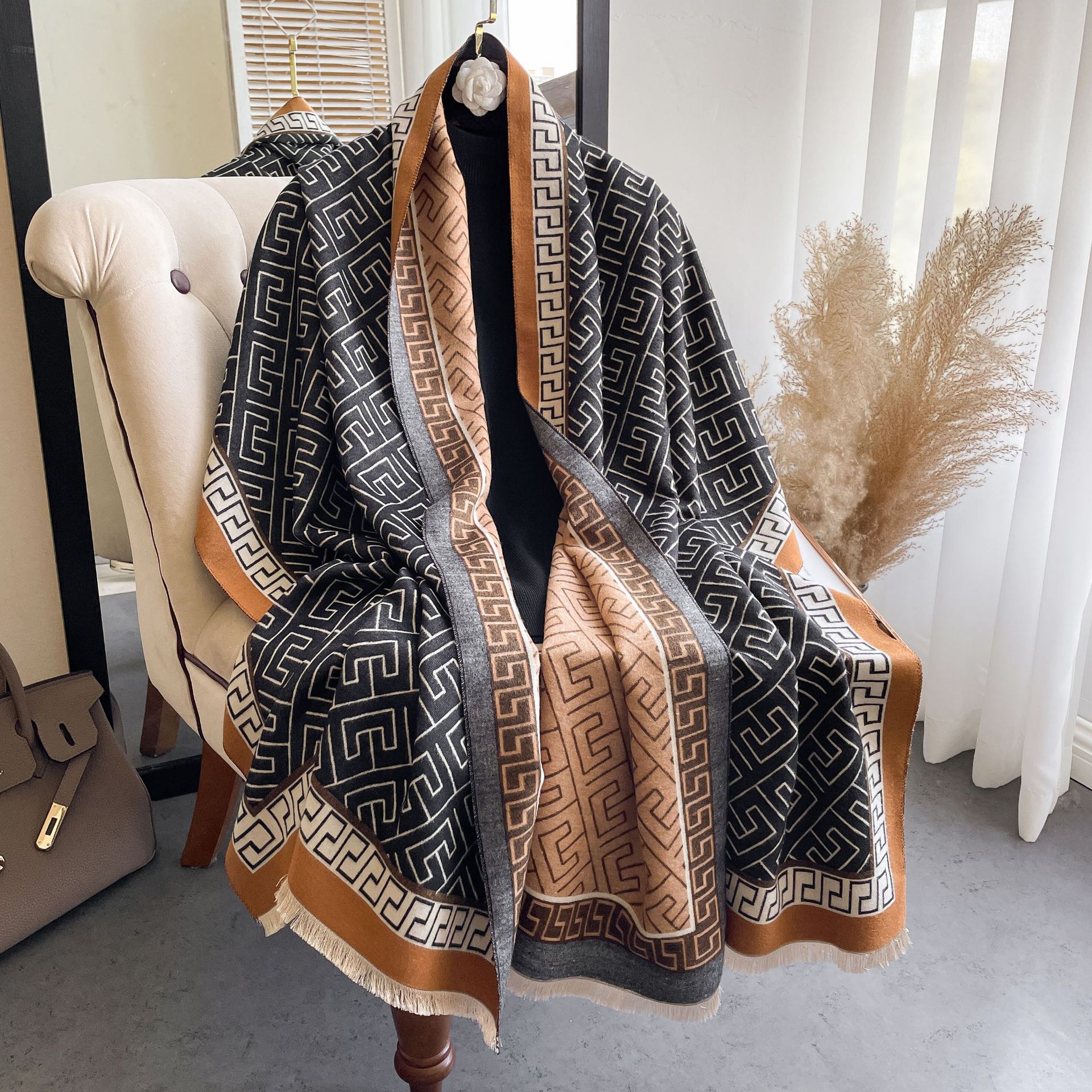 2022 nueva bufanda de Cachemira de doble cara chal exterior largo cepillado de las mujeres engrosada bufanda decorativa a prueba de viento del todo fósforo