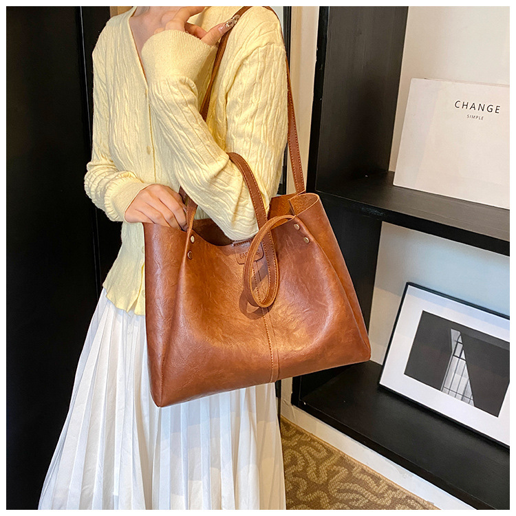 The new 2024 autumn collection features a retro, simple, large-capacity, solid-color, fashionable and individual single-shoulder underarm tote women's bag undefined