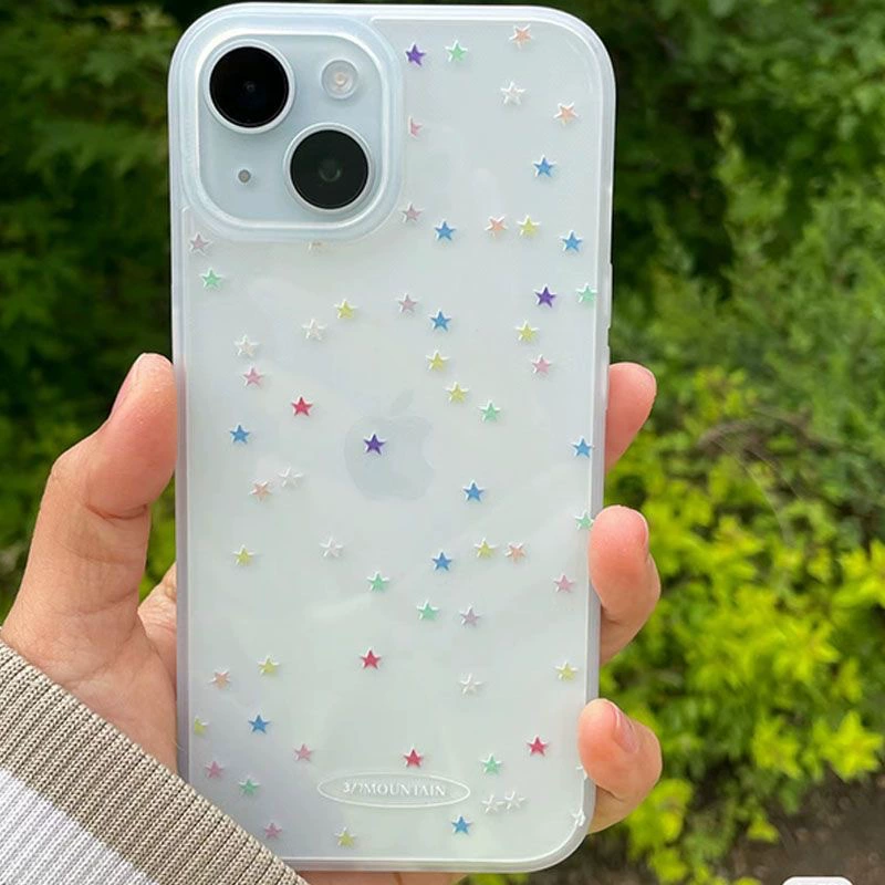 Чехол для телефона (Apple iPhone13 / iPhone14 Pro / iPhone15 Pro) — прозрачный с цветными звёздочками, большой вырез под камеру
