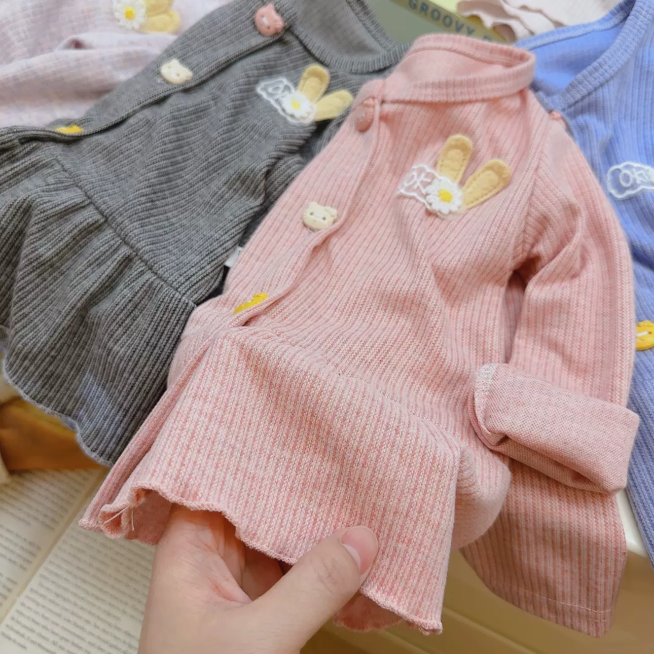 女童秋装针织上衣韩版儿童洋气长袖宝宝上衣百搭彩扣女童开衫裙