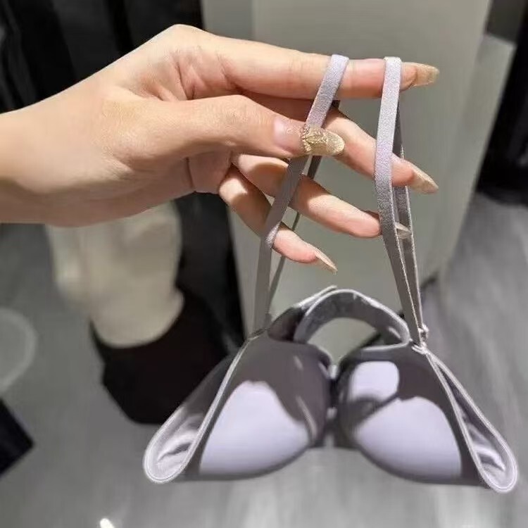 日本无痕简约小胸聚拢内衣女收副乳固定杯一片式透气不空杯文胸|undefined