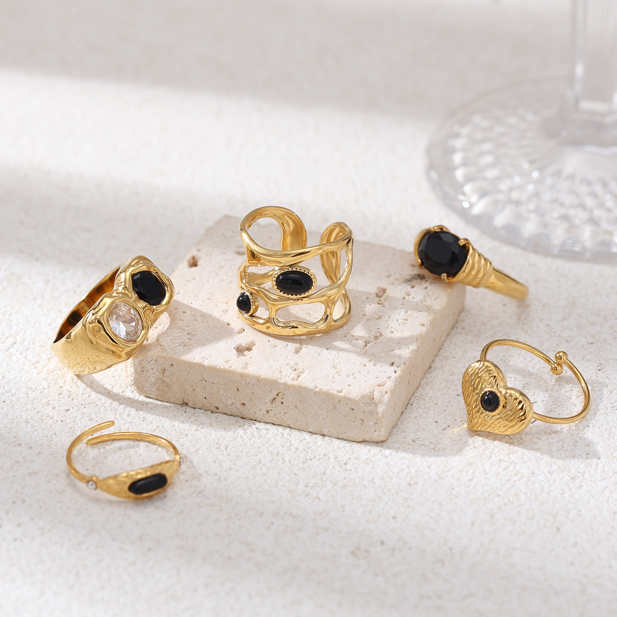 Anillo de acero inoxidable de la mujer no decolor anillo incrustado de zircon ligero de lujo nicho joyería de venta caliente transfronteriza