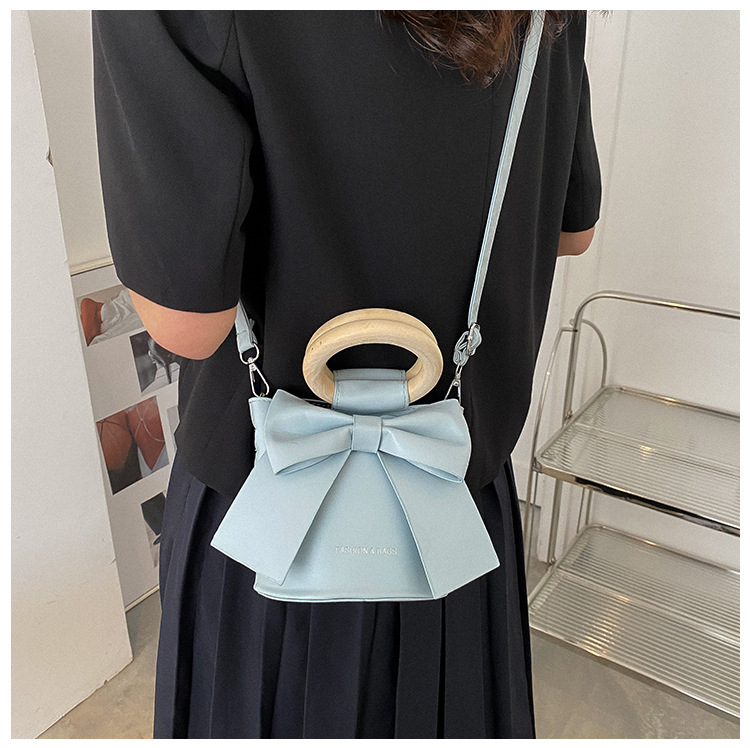 455g Weight Synthetic Leather Lining Material Sewing Thread Fashion Element Magnetic Buckle Closure Type Single Shoulder Strap, Double Handle Strap Type Bucket Bag Bags Type Casual Occasion Pu Leather Material Bow Knot Pattern All Seasons Season Women's Gender Elegant Style Bucket Shape Small Size Women's Small Pu Leather Bow Knot Elegant Sewing Thread Bucket Magnetic Buckle Bucket Bag 35