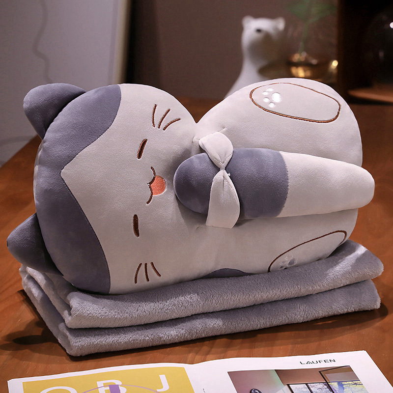 꼬리 핥기 고양이